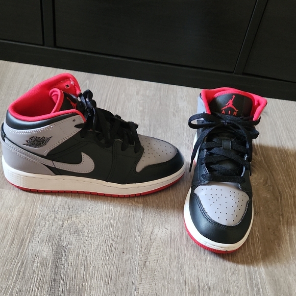 Jordan Kids Sneakers Black Gray Red - Picture 6 of 6